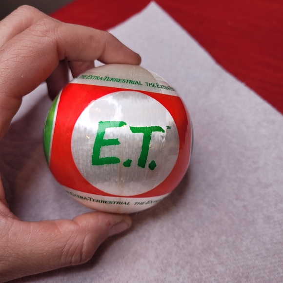 1982 ET The Extra Terrestrial Satin Wrapped Ball Ornament: Universal City Studio - Picture 3 of 8
